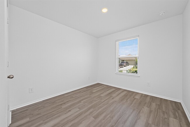 Building Photo - 14556 Lily Plns Dr