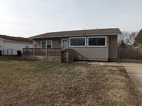 Building Photo - North Gate 3 Bedroom!