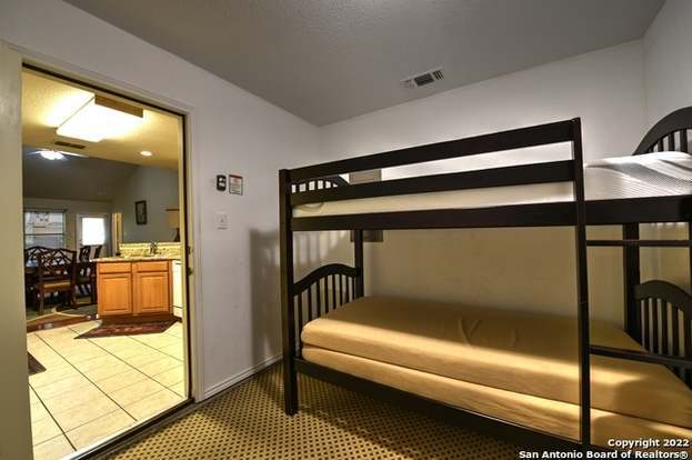 Building Photo - 3202 Eisenhauer Rd