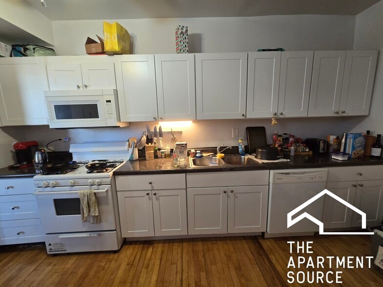 Building Photo - 2474 W Pensacola Ave