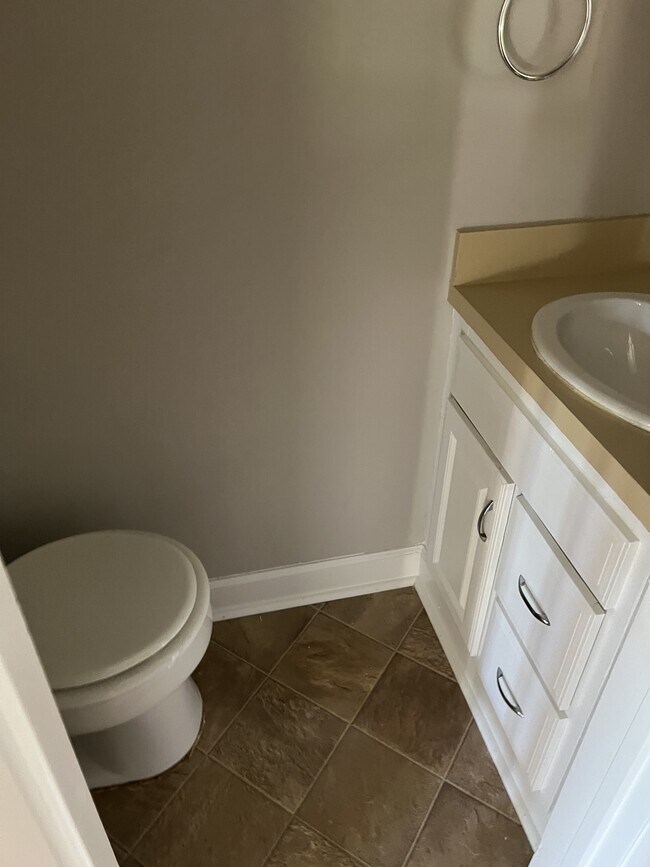 Building Photo - 5758 E Hastings Arch