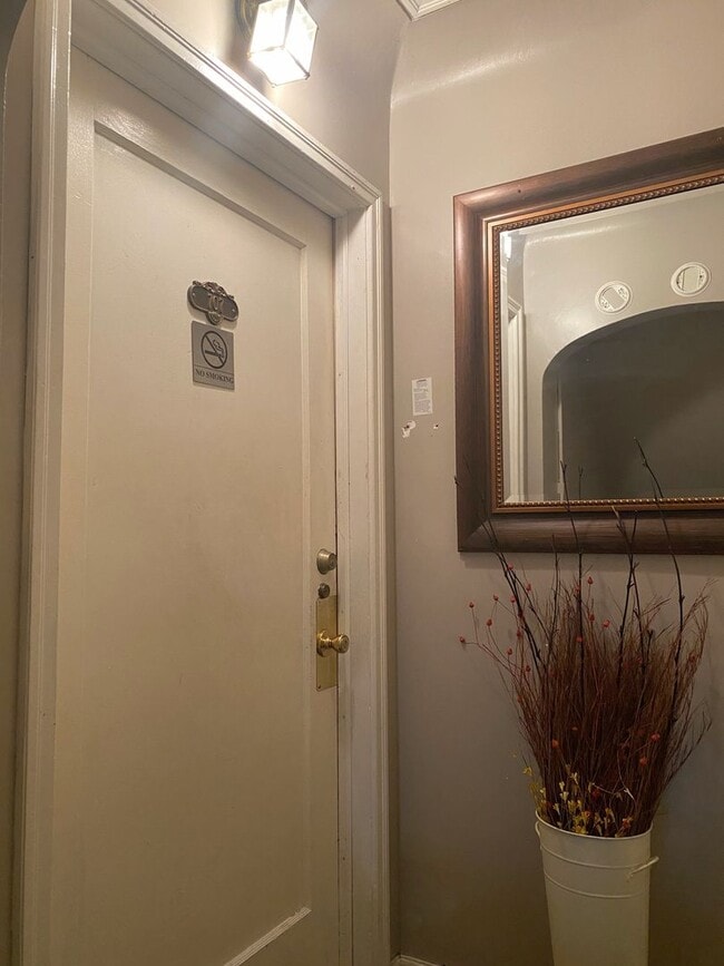 Building Photo - 707 N Adams St