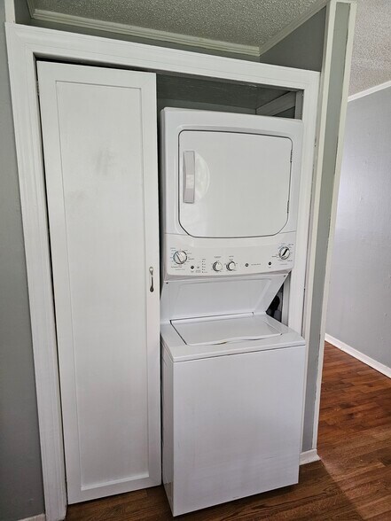 Kitchen - 528 Overlook St