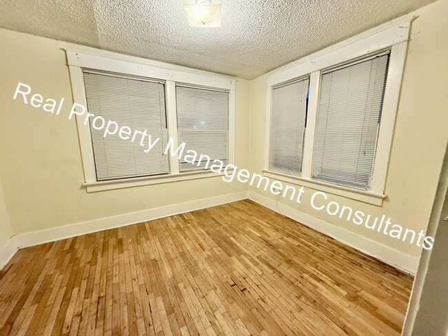 Building Photo - Beautiful Historic 2 bedroom Duplex