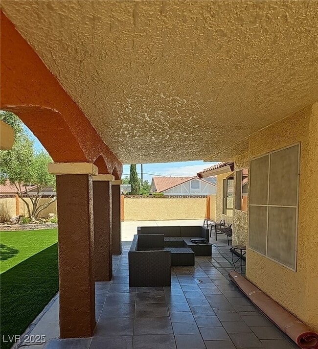Building Photo - 8600 Abanico Ct