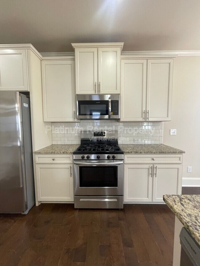 Building Photo - 4425 Huron Dr