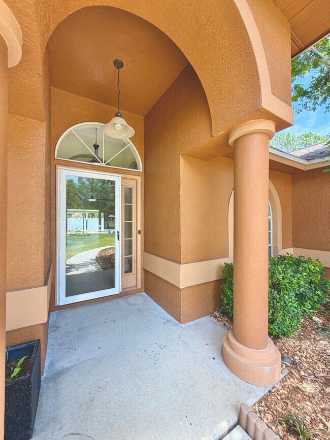Building Photo - Beautiful Remodeled/Renovated 3/2/2 with Large Screen Porch