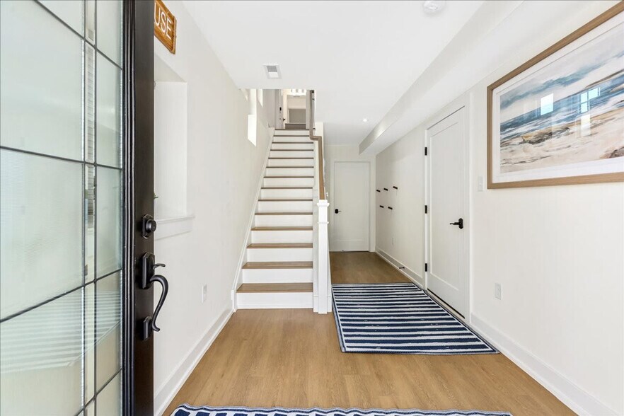 Building Photo - 1 N Austin Ave