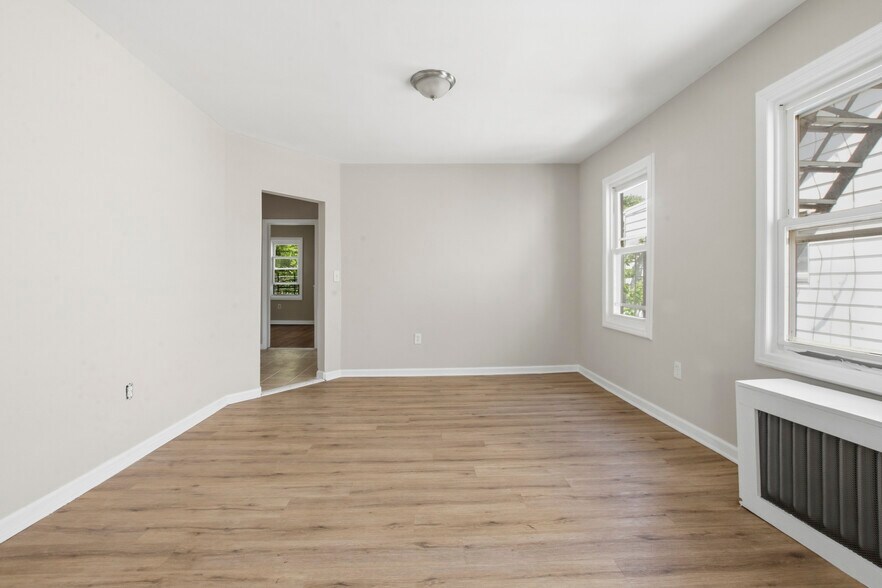 Dining Room - 323 Myrtle Ave