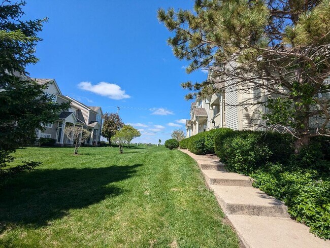 Building Photo - 2625 Canyon Dr