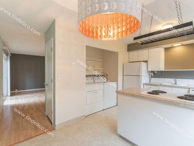 Building Photo - Charming Townhouse Style Home in Multnomah...