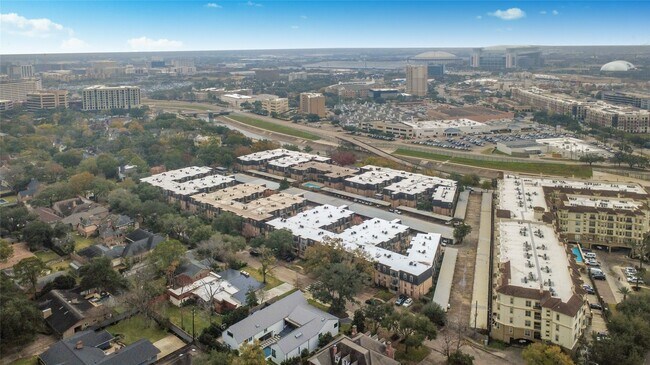 Building Photo - 2400 N Braeswood Blvd