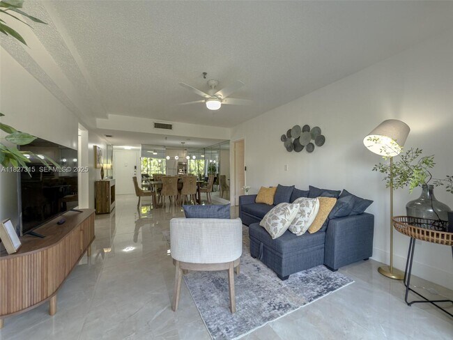 Building Photo - 250 NE 181st St