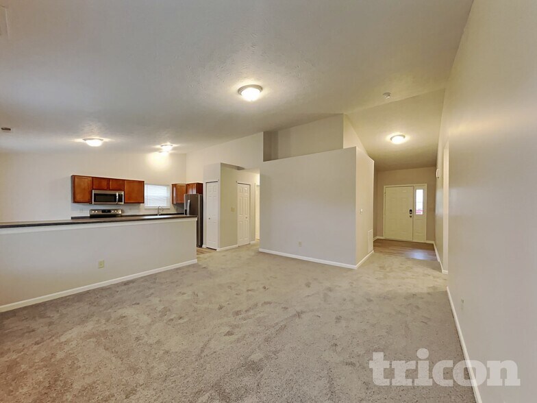 Building Photo - 5237 Montavia Ln