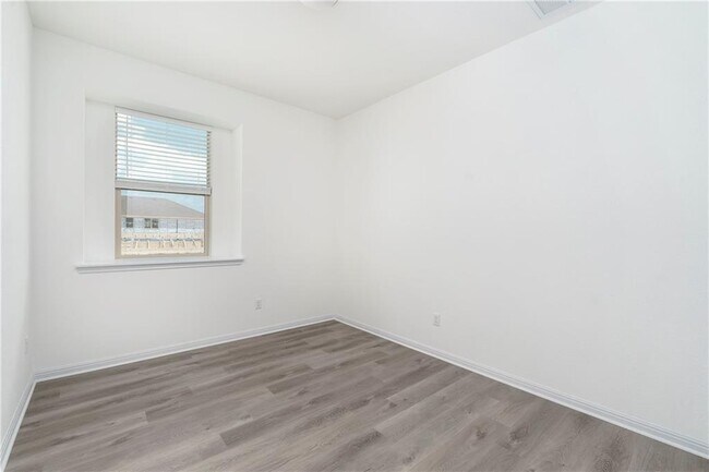 Building Photo - 220 Tanda Ln