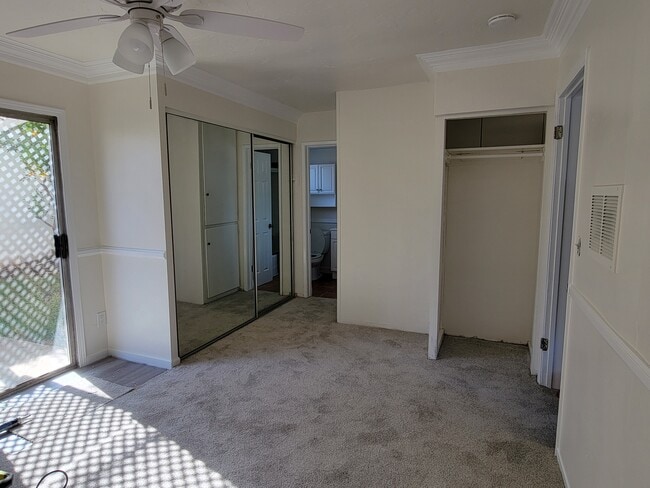 Building Photo - 641 Shalimar Dr