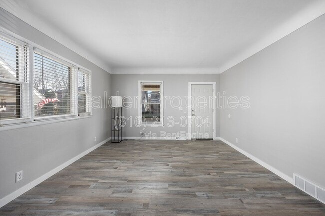 Building Photo - 1635 Cleveland Ave SW