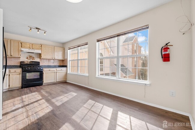 Building Photo - 421 Plymouth Rd