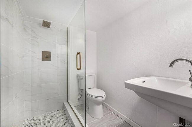 Building Photo - 1409 S Clermont St