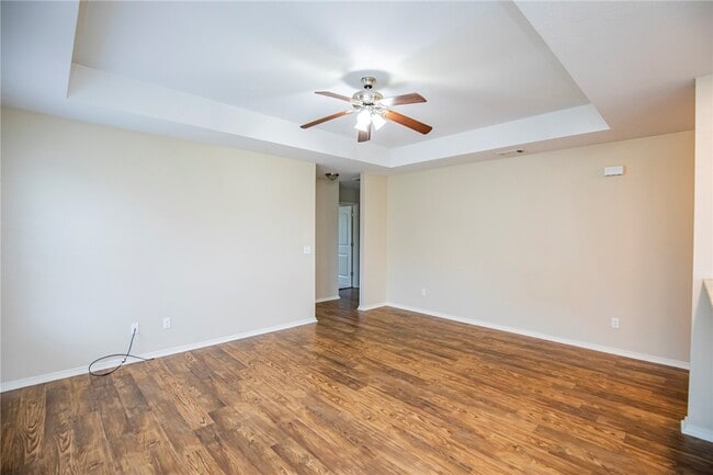 Building Photo - 131 Foxglove St
