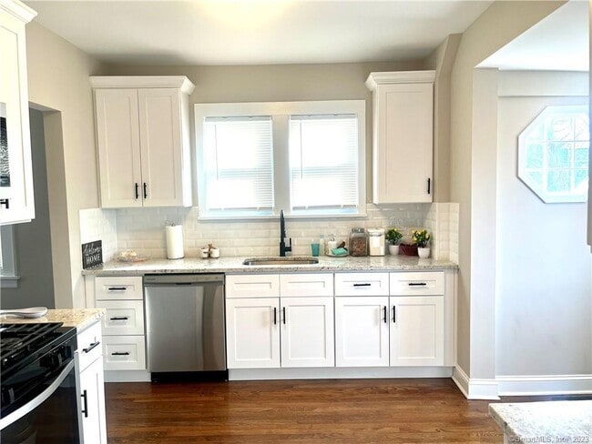 Building Photo - 231 Nichols Ave