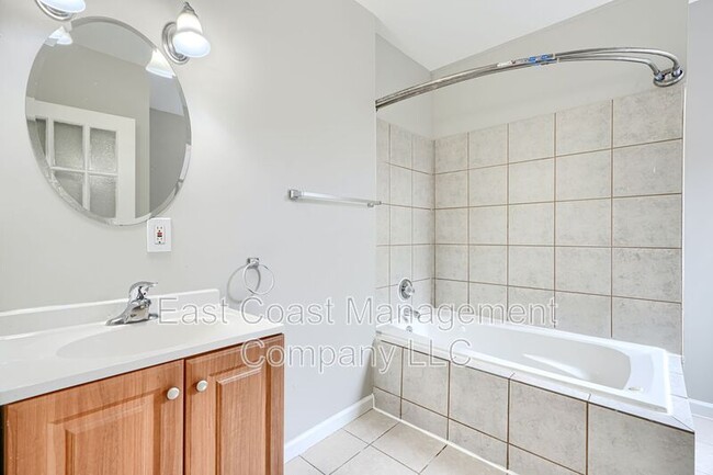 Building Photo - 2204 Ruskin Ave