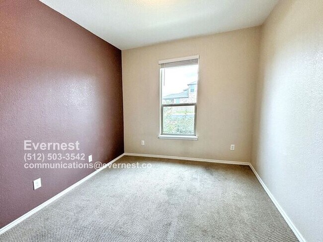 Building Photo - Beautiful 3-Bedroom Home with Fenced Yard ...