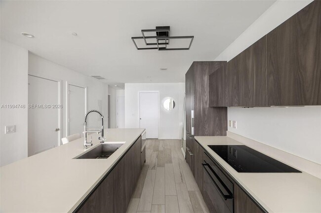 Building Photo - 480 NE 31st St