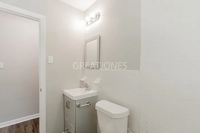 Building Photo - 928 Perry Dr