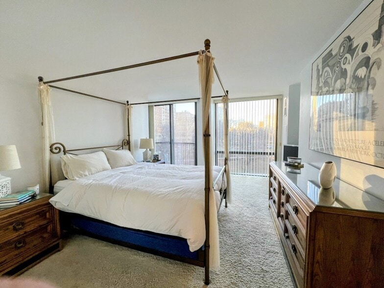 Building Photo - 345 W Fullerton Pkwy