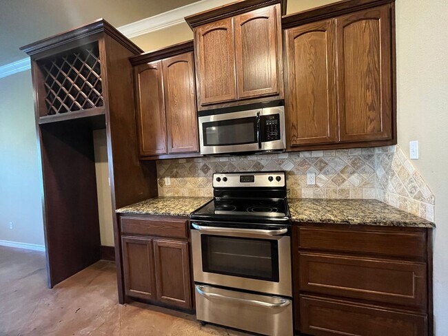 Building Photo - 3000 Silver Saddle Dr