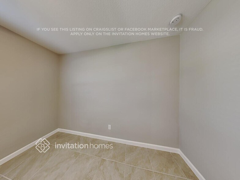 Building Photo - 244 SW Aubudon Ave