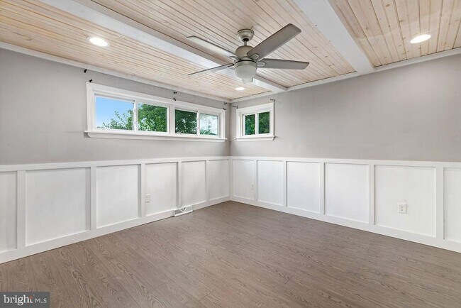 Building Photo - 23 N Sunset Dr