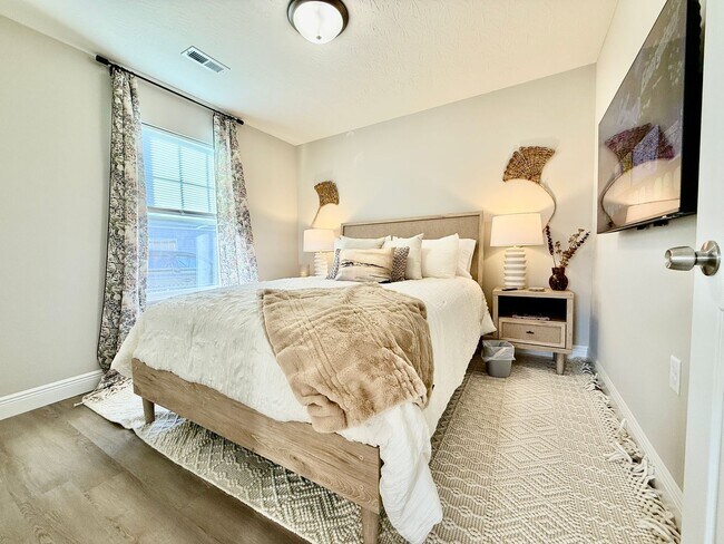 Building Photo - Cozy Equestrian Themed Getaway in Wilmington