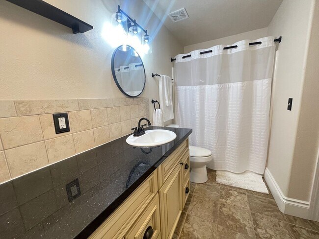 Building Photo - Furnished 2 bedroom 2 bath Condo - Apartment in a Gated Community,  Blue Eye, MO,  Near Branson, MO