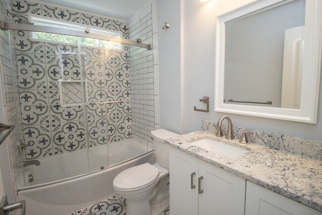 Building Photo - Charming 3-Bed, 3.5-Bath Home Near Augusta...