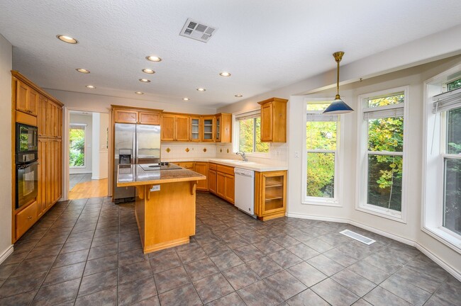 Building Photo - Spacious two-story 5 bedroom home tucked a...