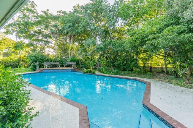 Building Photo - 6290 SW 86th St