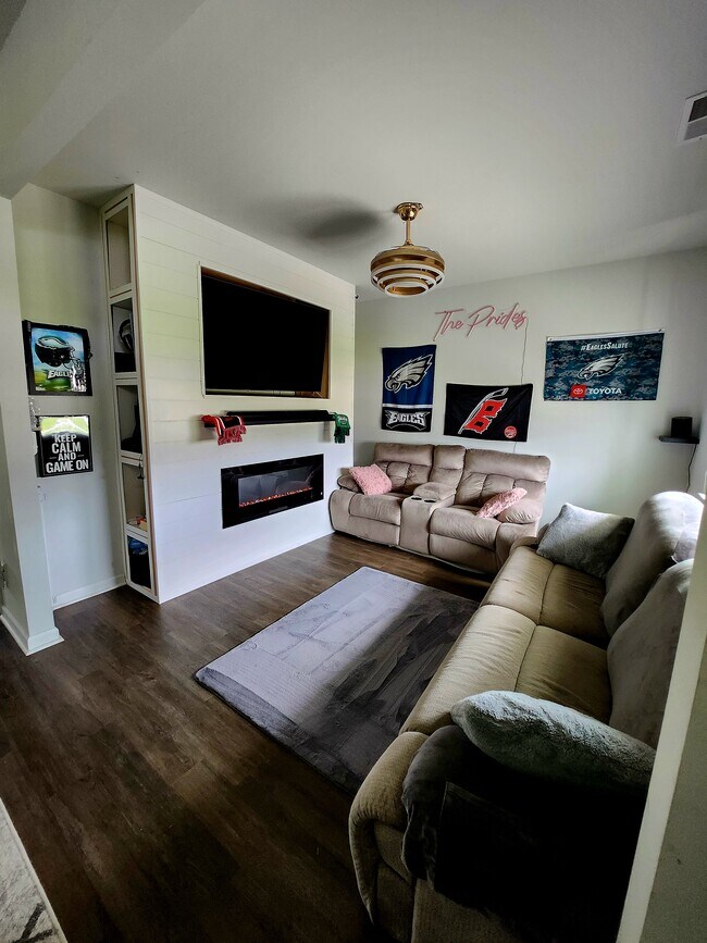 Building Photo - 413 Tributary Cir