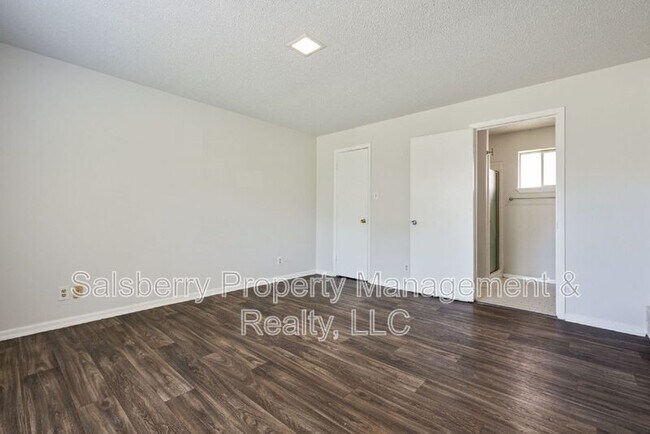 Building Photo - 4913 Westlake Dr