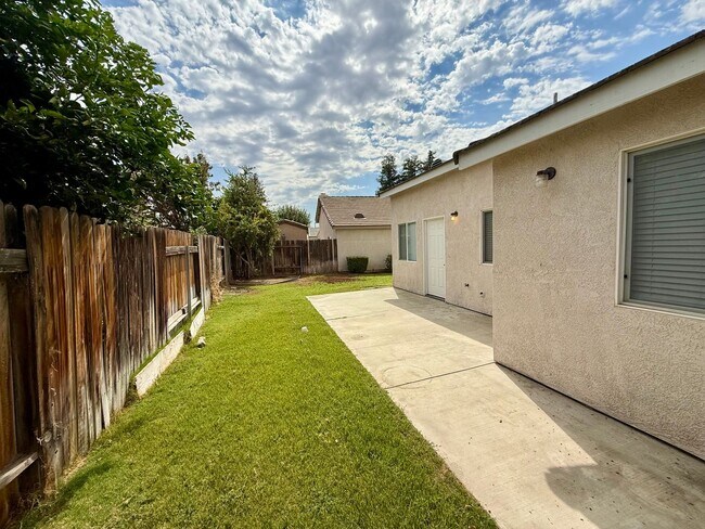 Building Photo - 7110 Rogue River Dr