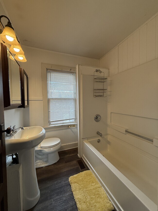 Building Photo - 3221 Wayne Ave