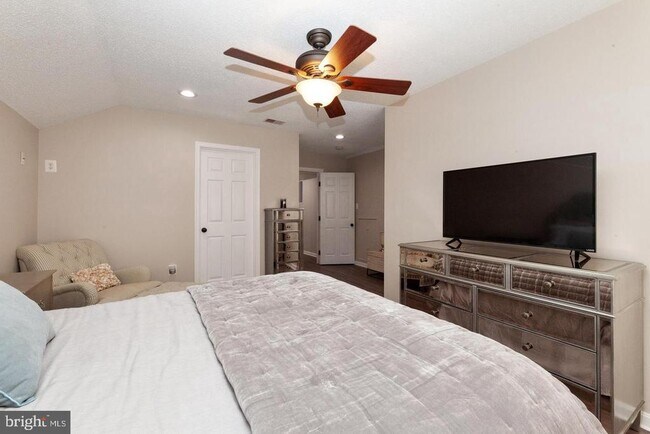 Building Photo - 1011 Martin Dr