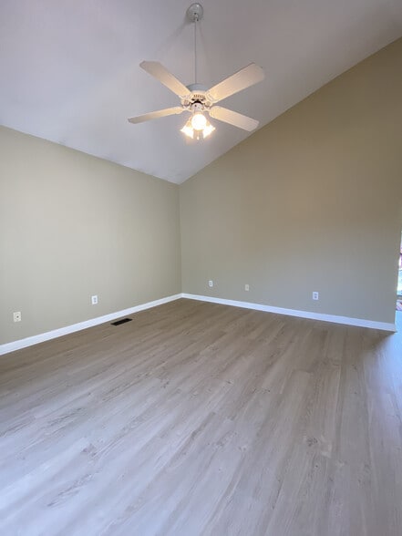 Building Photo - 3 Forest Creek Dr