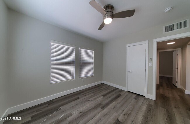 Building Photo - 908 E Pasadena Ave