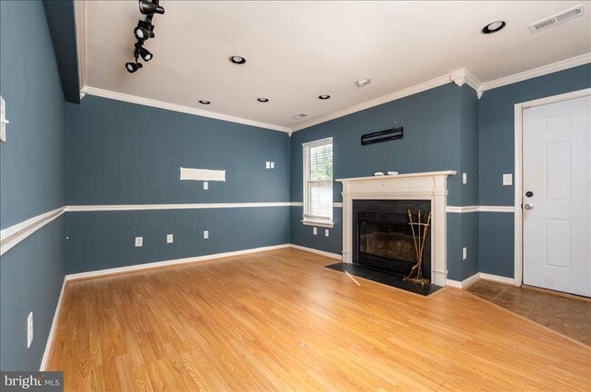 Building Photo - 2209 Commissary Cir
