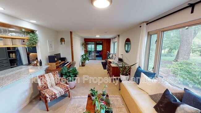 Building Photo - 2125 Belloak Dr