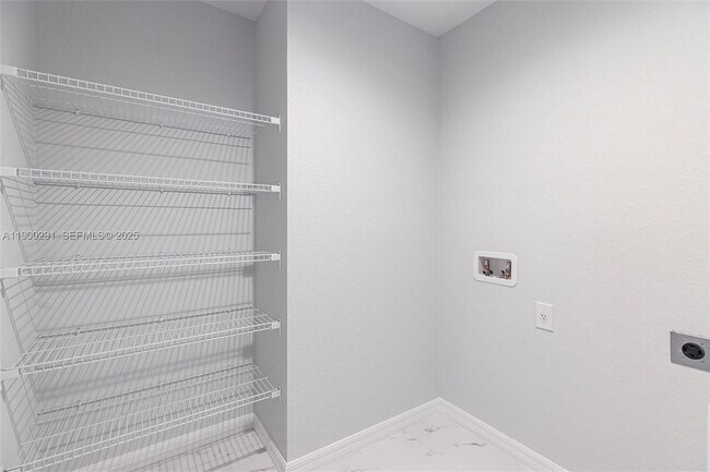 Building Photo - 2004 Rosa Ct