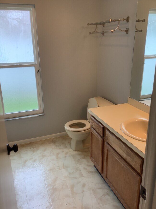 Guest bath - 1127 Shaffer Trl