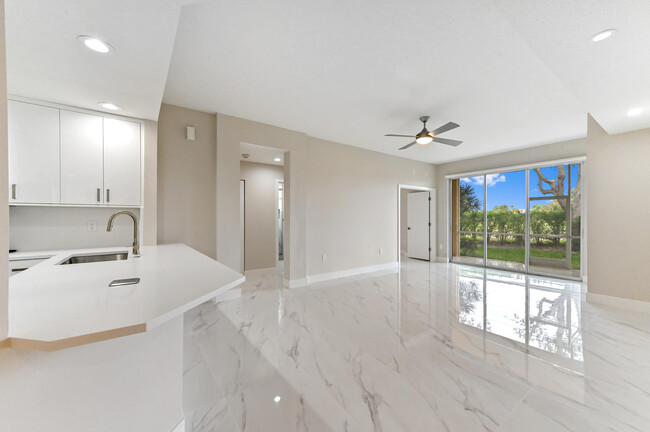 Building Photo - 12454 Crystal Pointe Dr